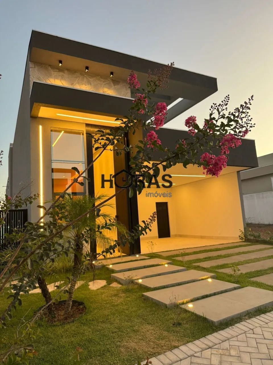 Casa à Venda no Florais do Parque | 3 Suítes | Piscina