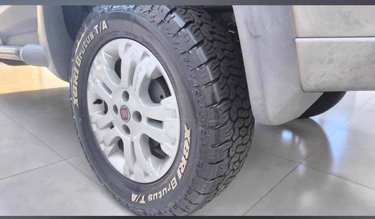 Fiat Strada Adventure1.8/ 1.8 Locker Flex CD 2011 - Foto 4