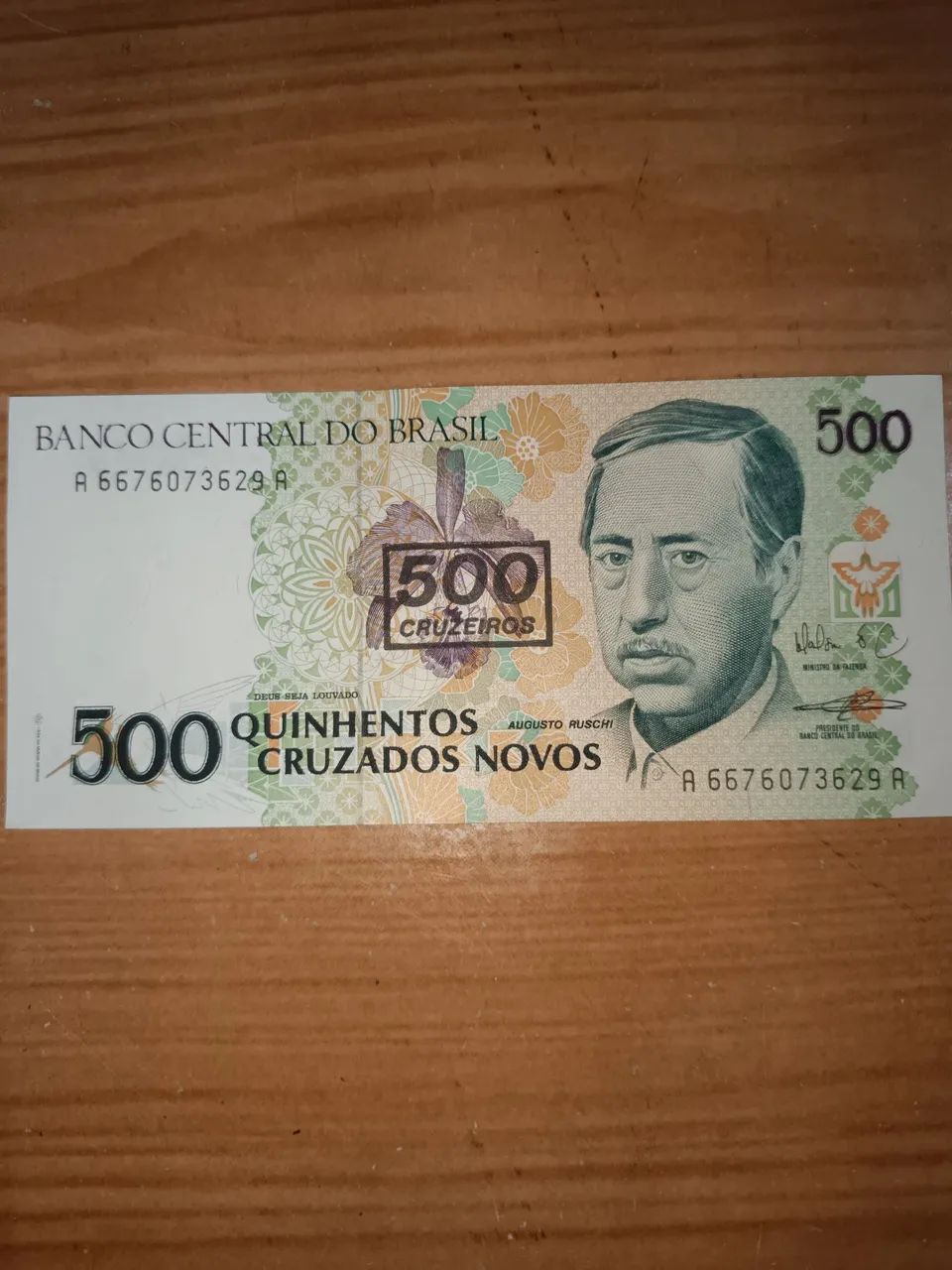 Notas antigas e conservadas
