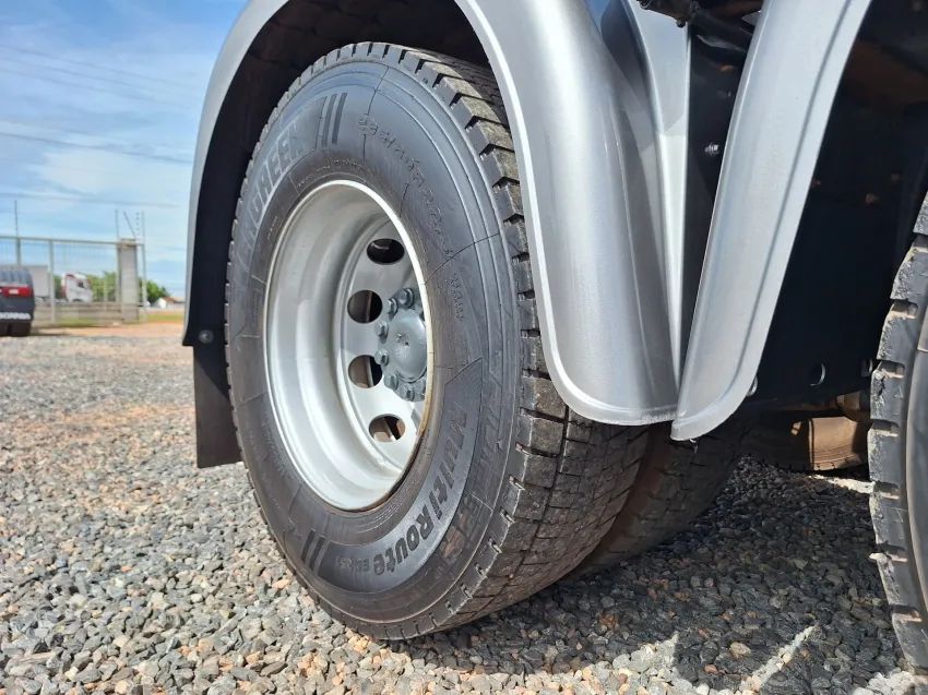 MB Actros 2651S ano 23/24 Cinza. - Foto 12