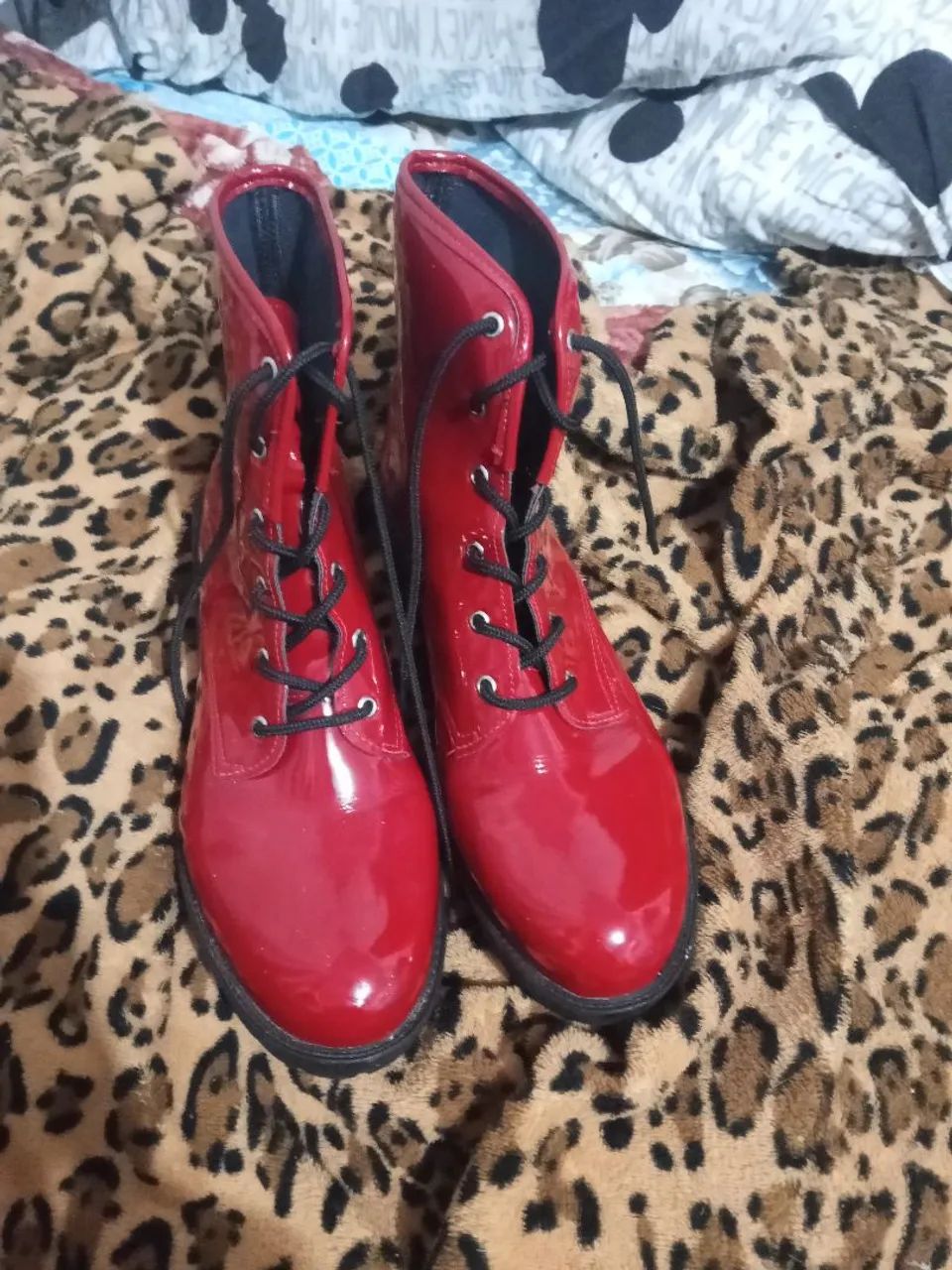 Bota cano alto vermelha 