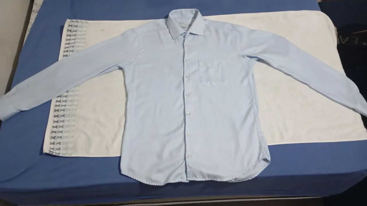 Camisa social azul com bolso 