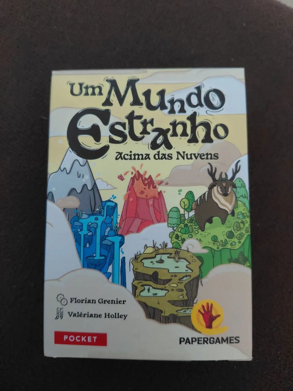 Jogo de carta Um Mundo Estranho acima das nuvens 