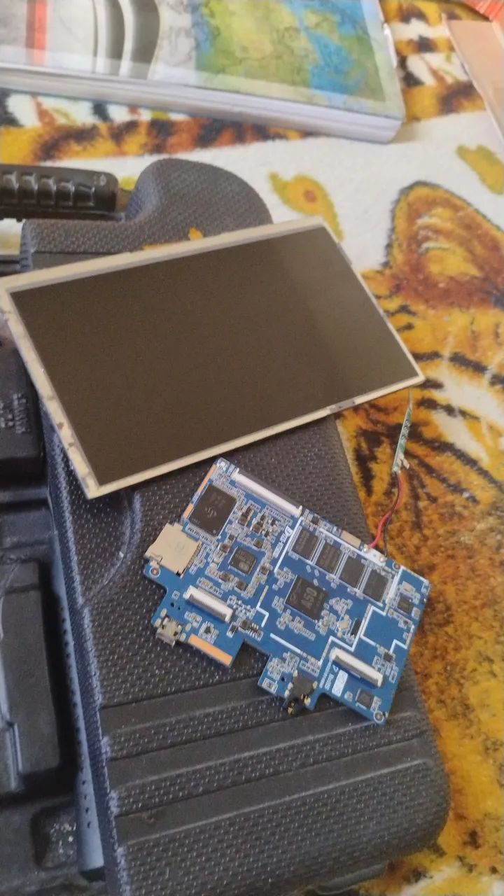 VENDO PLACA MÃE DE TABLET DA MARCA How E TELA JUNTO