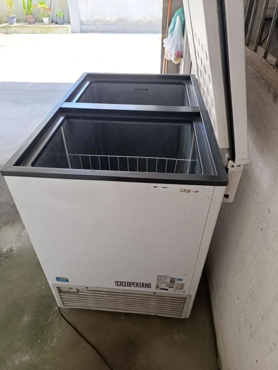Freezer Esmaltec 305 Litros - 2 Portas  - Foto 3