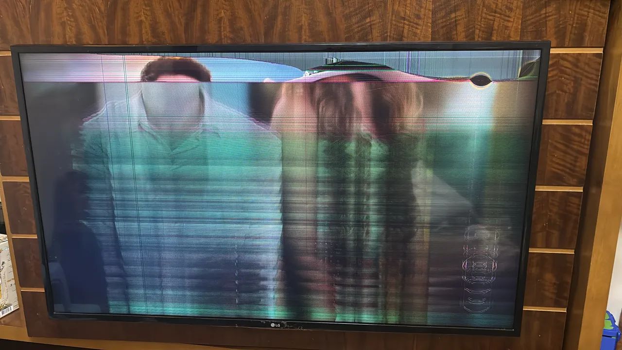 Tv LG 49 com display danificado