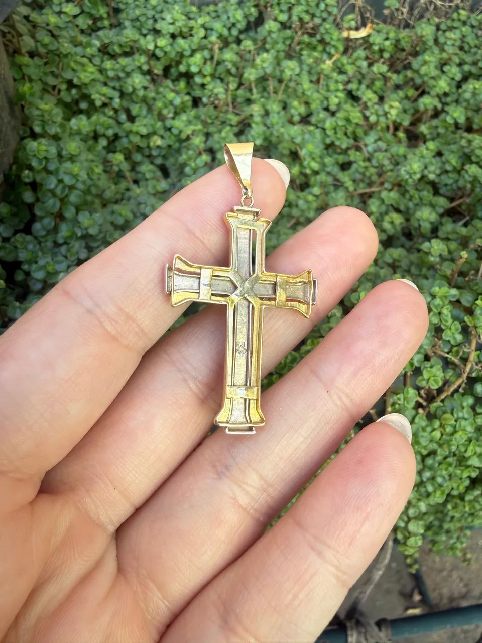 Crucifixo ouro branco e amarelo 18k - Foto 2