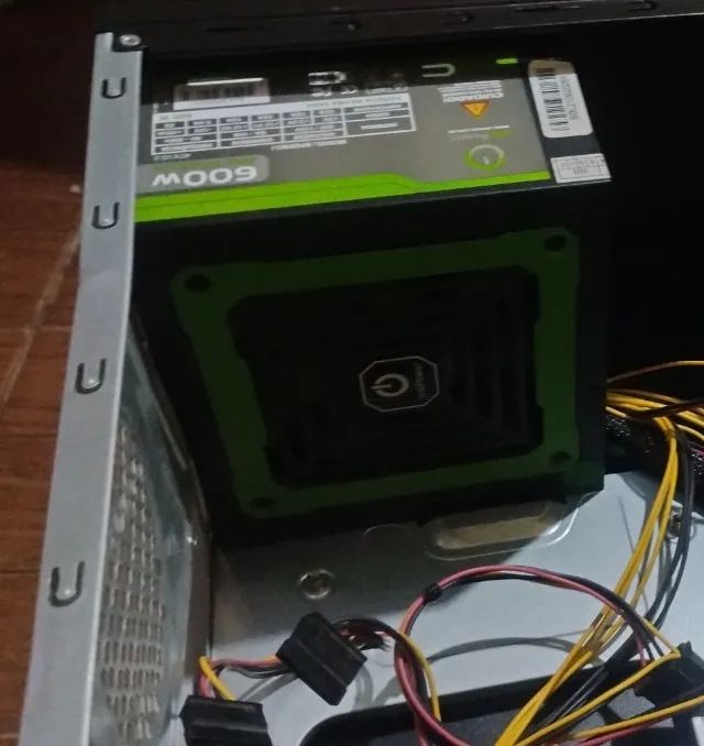 fonte real 600w em estado de nova