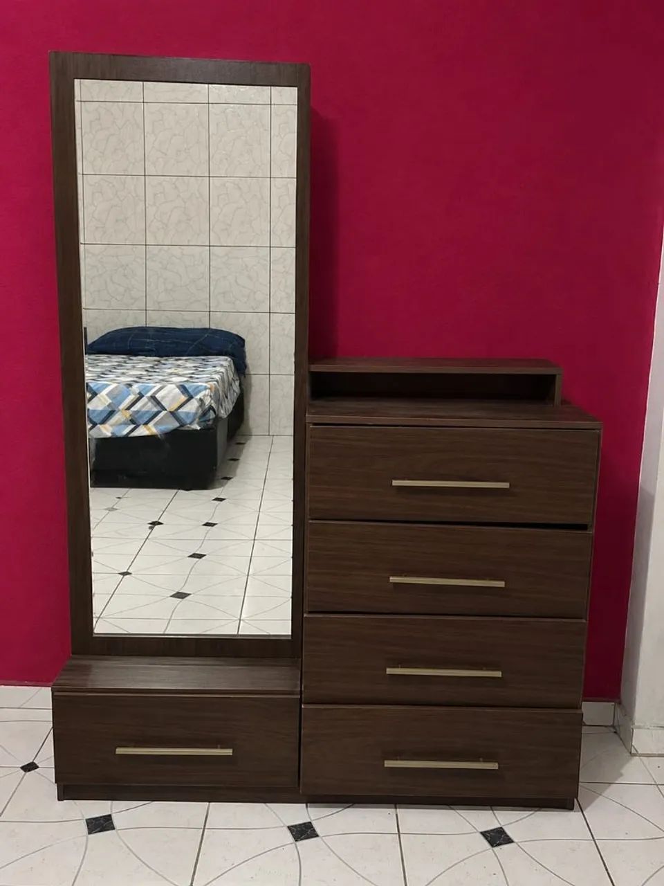 Cômoda com espelho