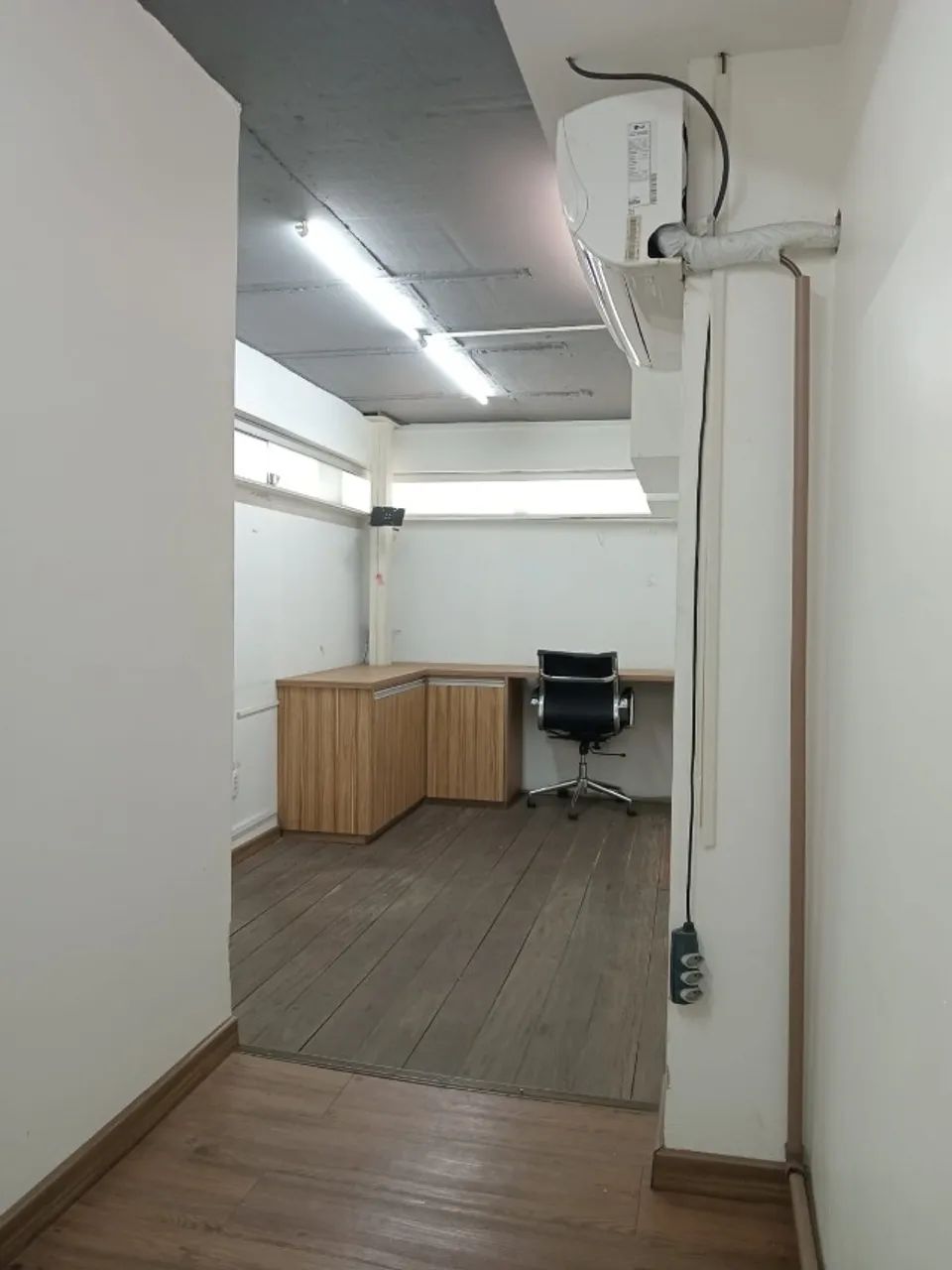 Sala /escritório mobiliado na orla da Lagoa Paulino