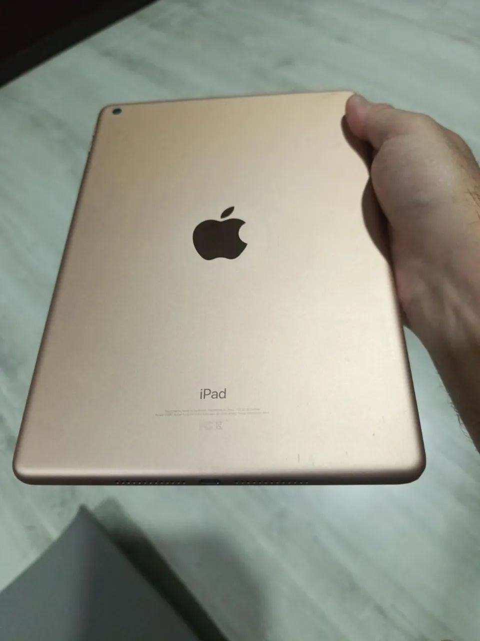 iPad 6ª Geração 128GB Muito Conservado + Película - Foto 2