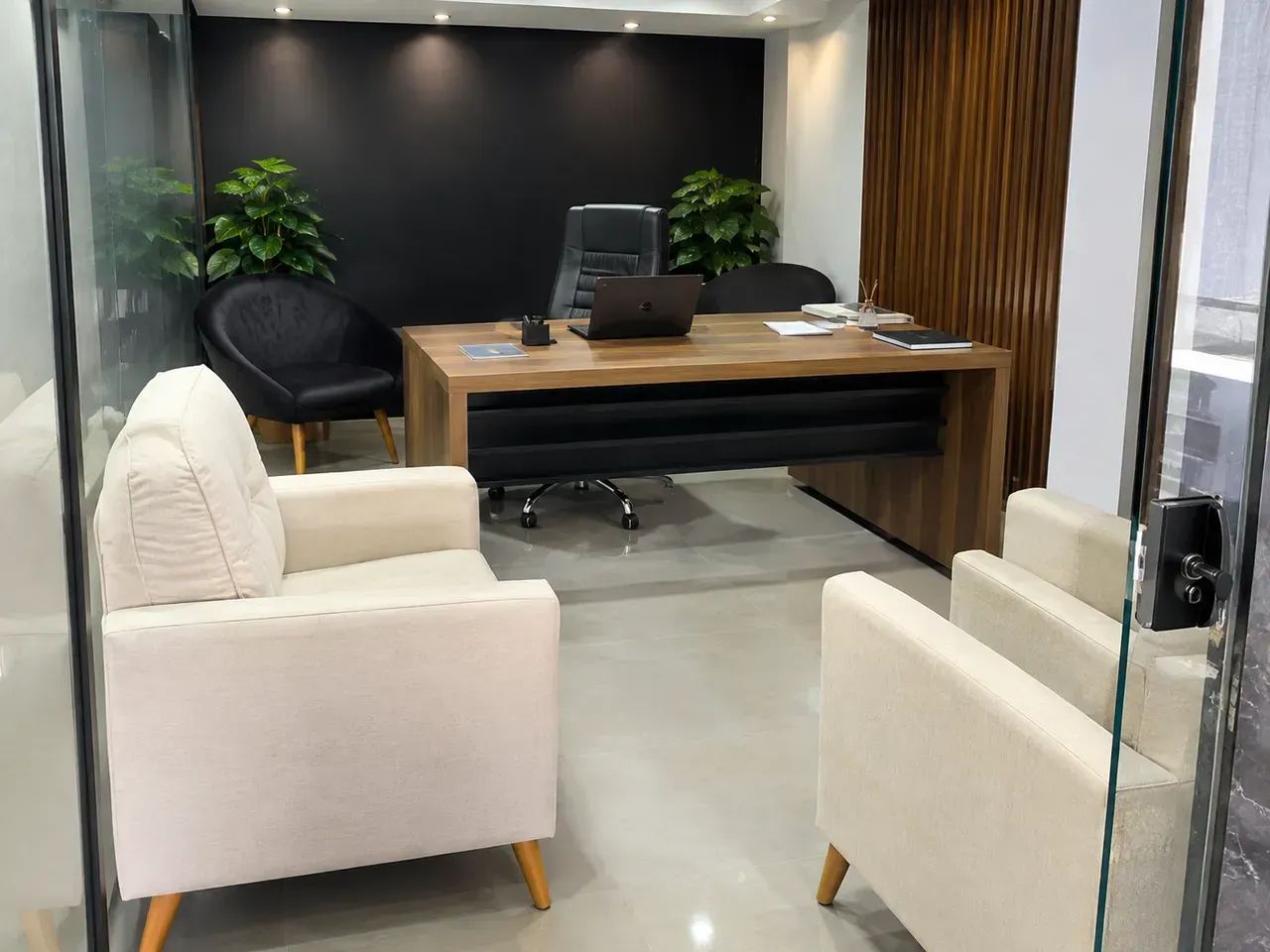 Sala Comercial Mobiliada 70m²  Meia Praia- Itapema SC -