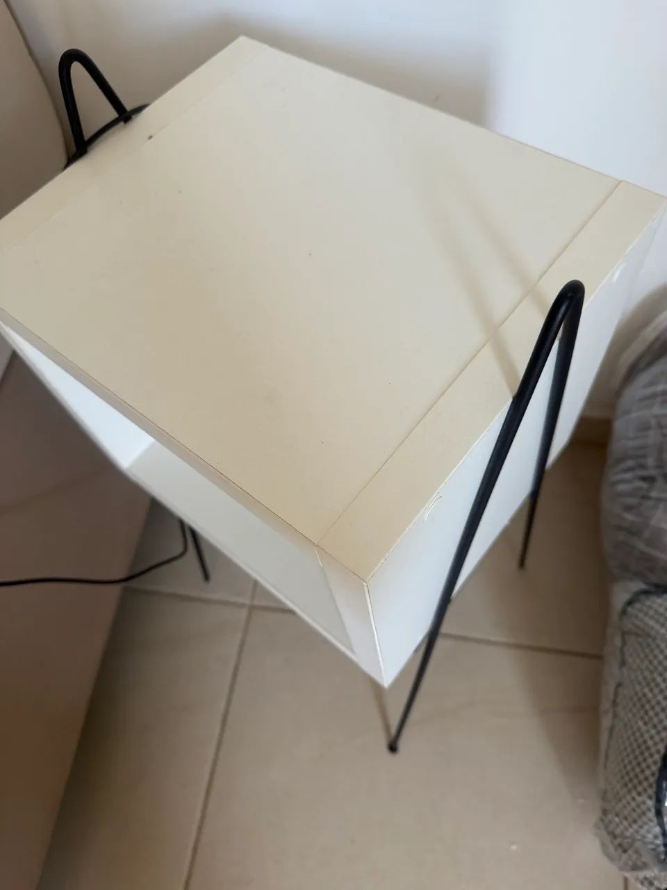 Vendo par de mesinhas de cabeceira  - Foto 2