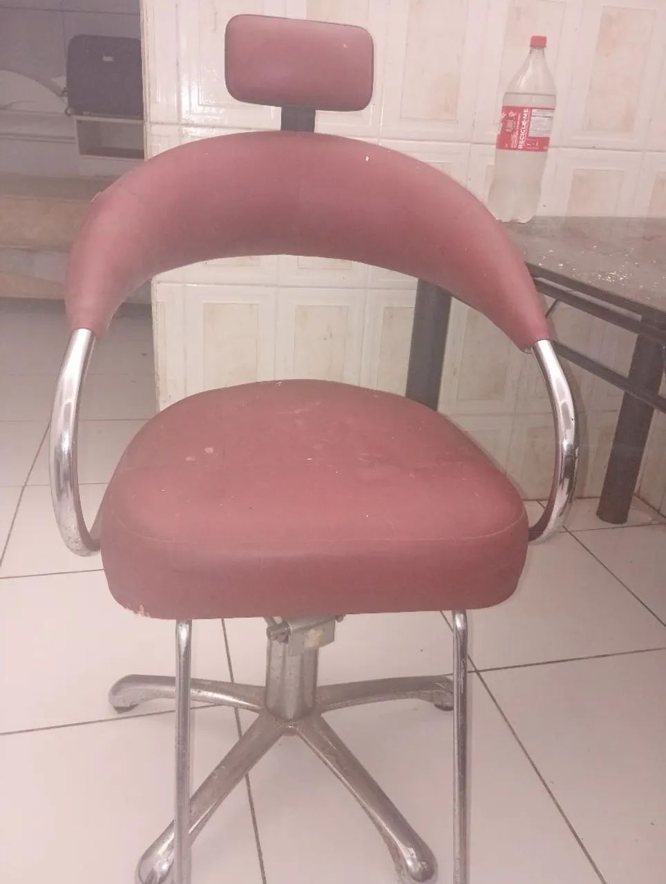 Vende-se está cadeira 