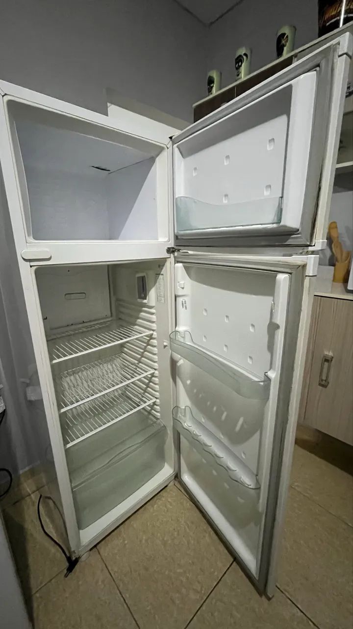 Vende-se geladeira cônsul usada  - Foto 2