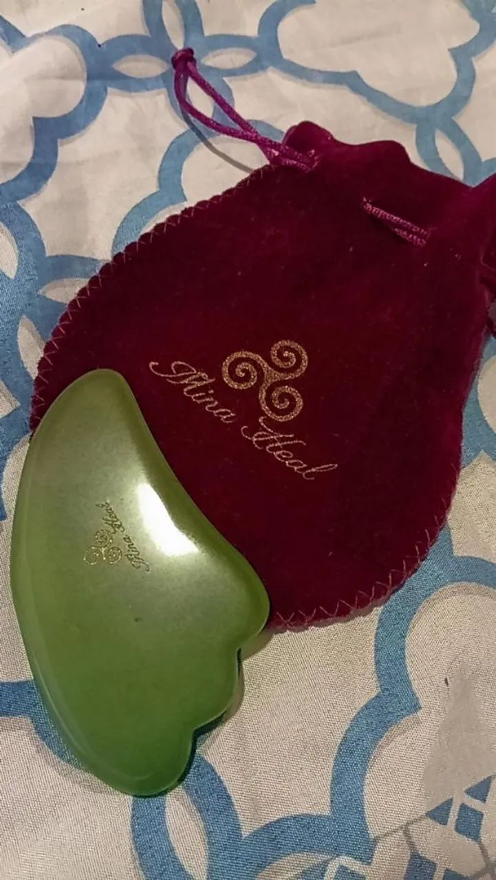 Pedra Gua Sha natural importada da Espanha - peça original com estojo ?
