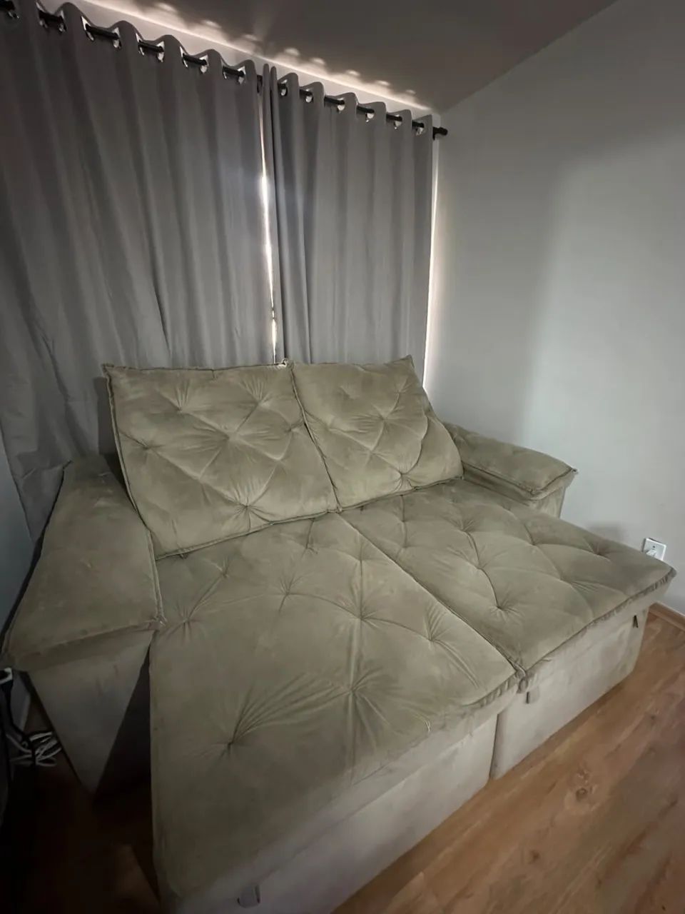 Sofá retrátil reclinável 