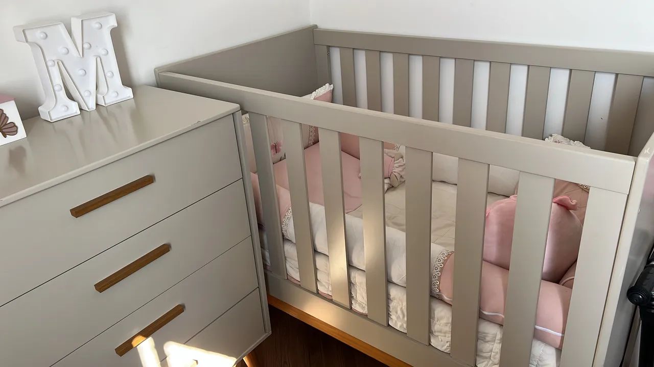 Kit com berço e cômoda 