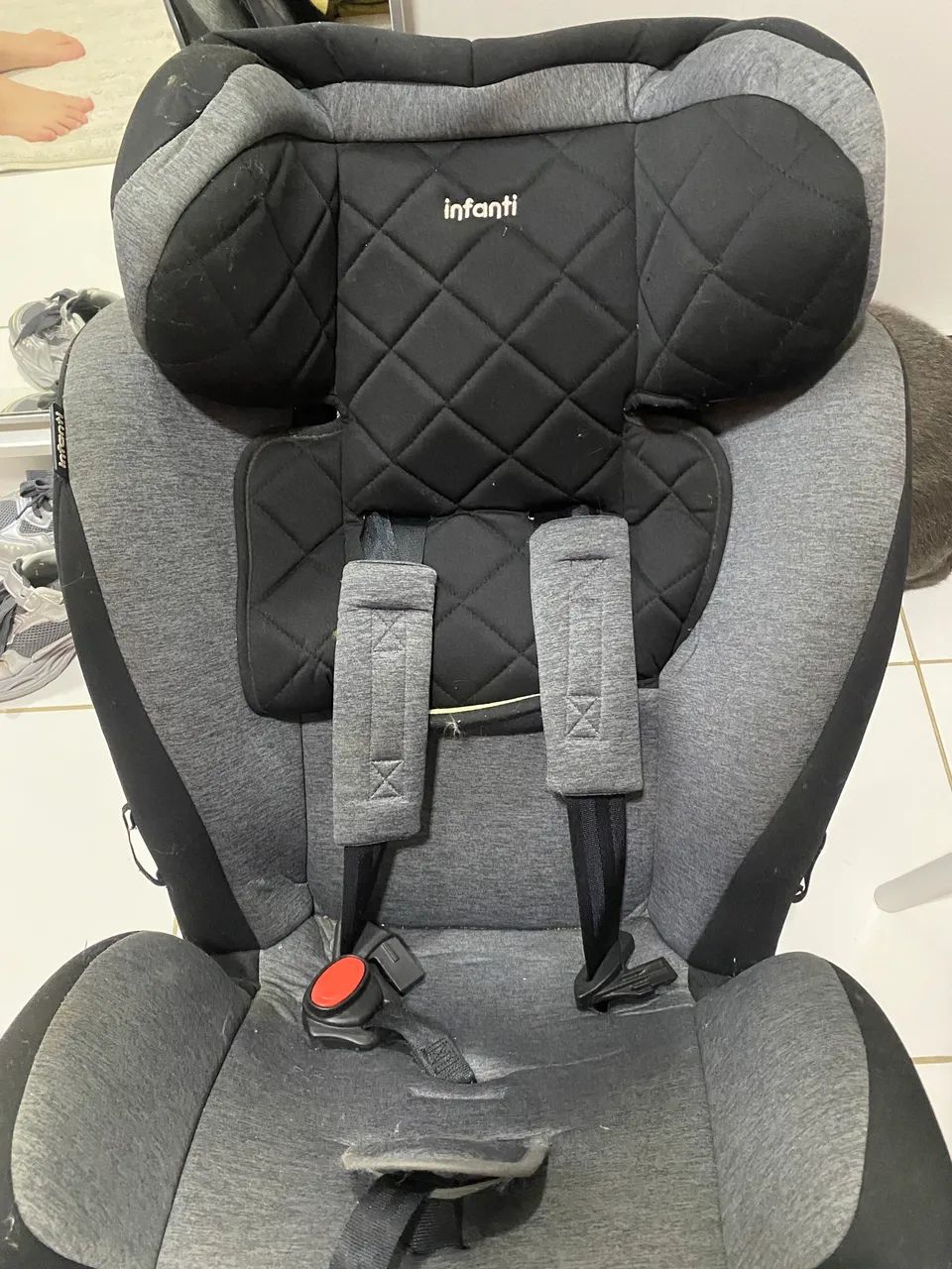 Cadeira de bebê para carro.