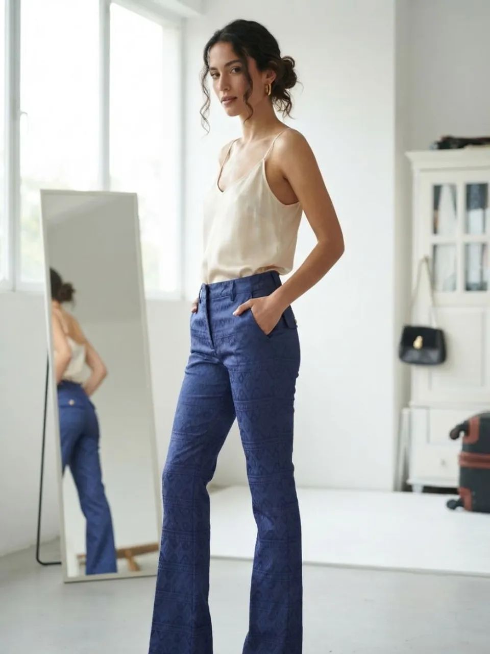Calça Flare Azul/lilás Estampada com Textura e Bolsos Traseiros - Tam. M