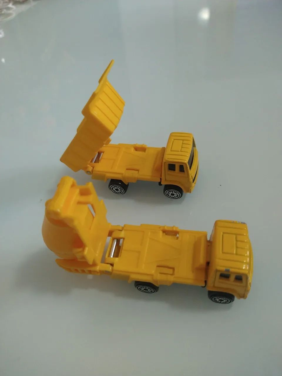 Caminhão. Miniatura. - Foto 2