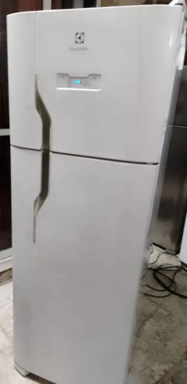 Vendo geladeira funcionando perfeitamente com garantia 