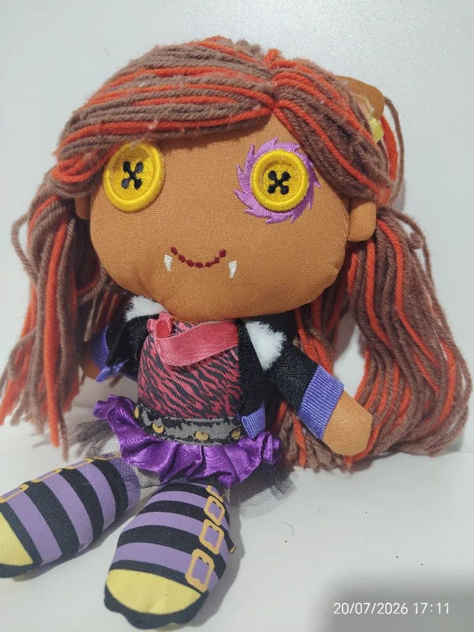 Boneca Pelúcia Monster High Clawdeen Wolf.  - Foto 3