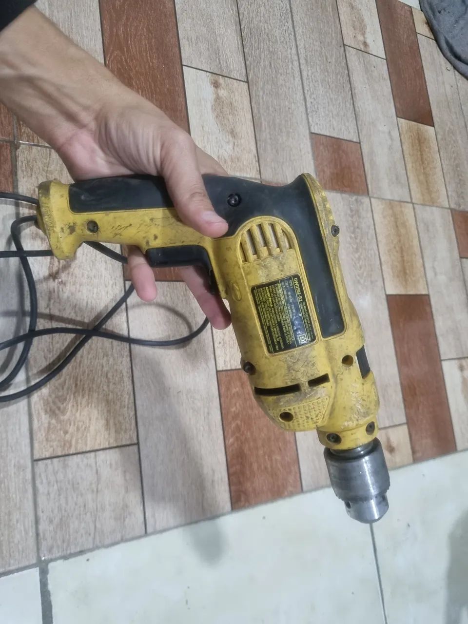 Furadeira DeWALT profissional dwd502b - Foto 2