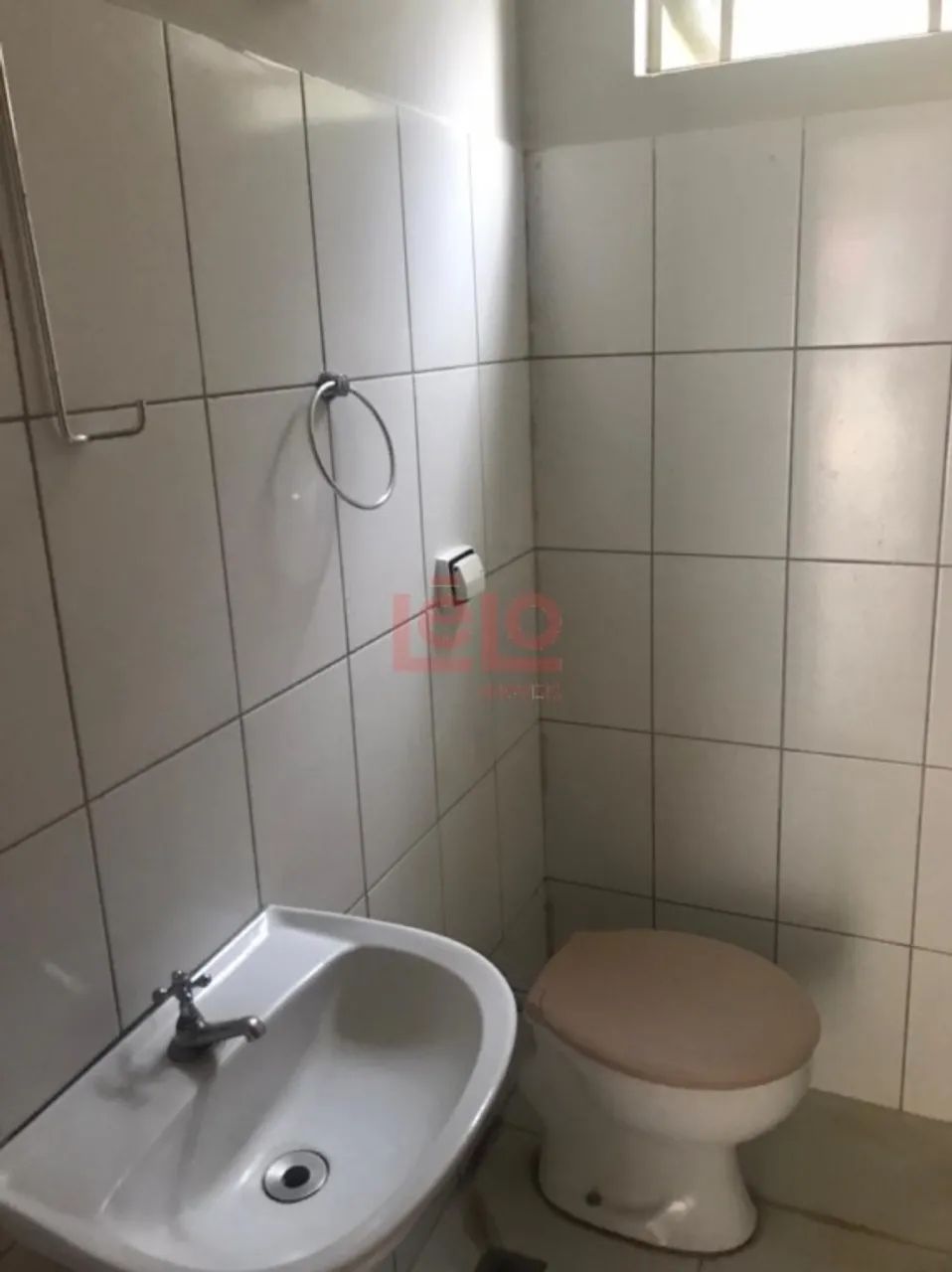 Sala comercial térrea na Zona 03 em Maringá, com 30 m² e cozinha com armários - Foto 4
