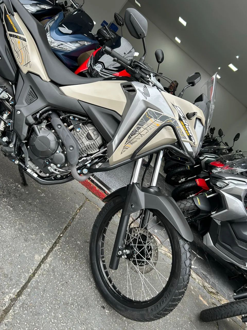 Honda Sahara Adventure Ano 2025 - Foto 12