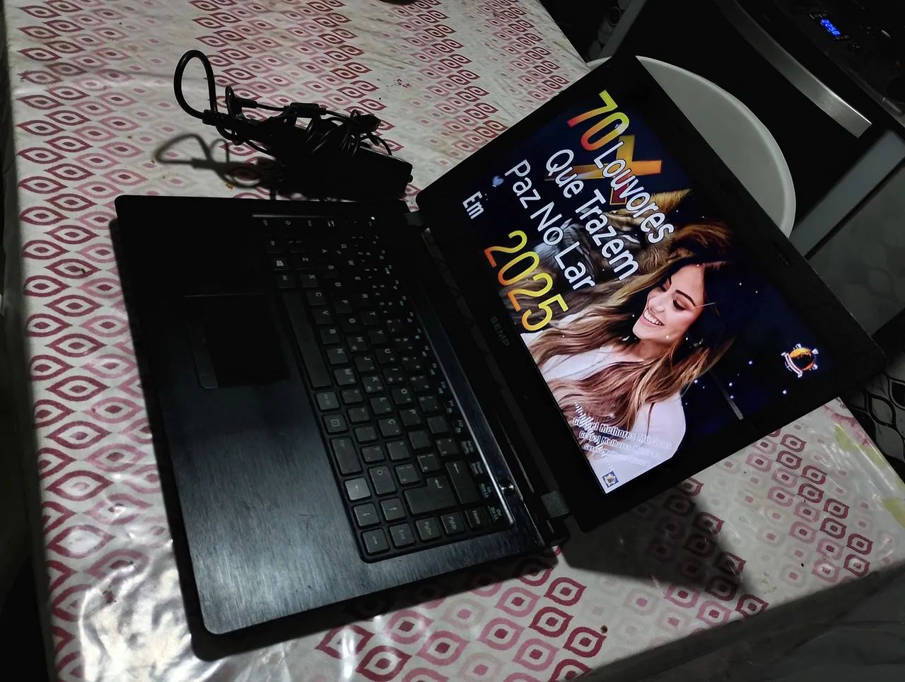 Notebook com SSD 4gb ram bateria boa tá novinho  - Foto 3