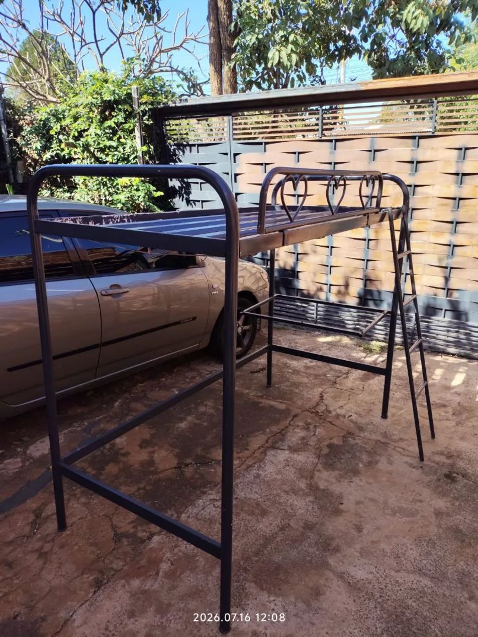 Cama solteiro alta com mesa - Foto 3