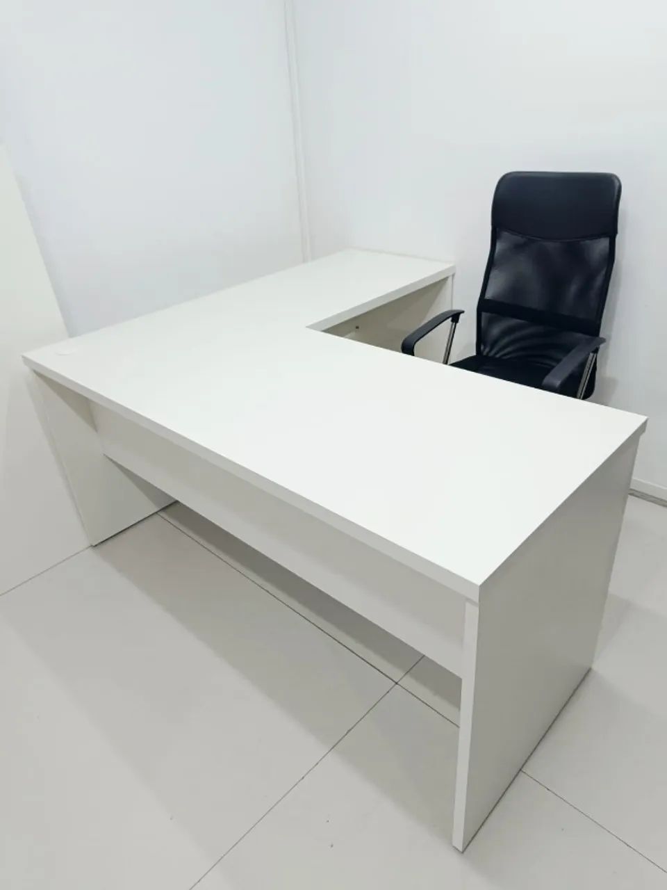 Mesa de escritório em L
