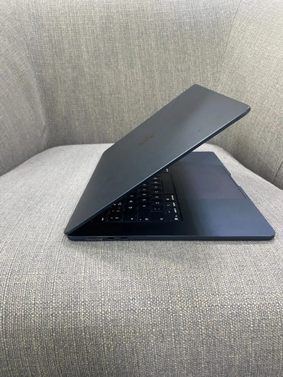 MacBook Air 15" Chip M4, CPU 10 Núcleos, GPU 10 Núcleos, Meia-Noite - Foto 2