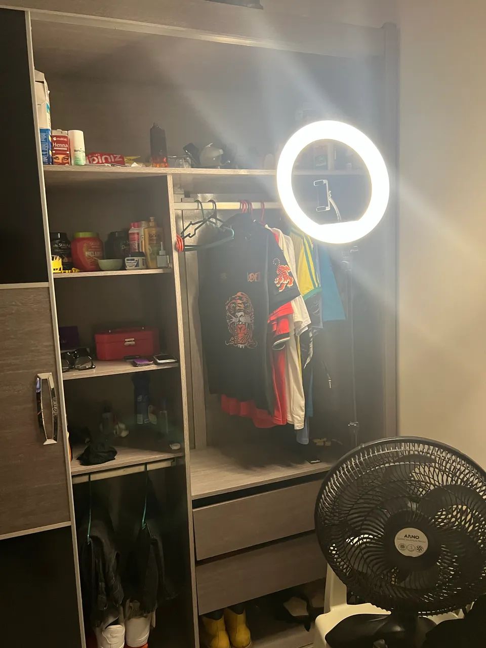 Guarda roupa grande com portas de correr - Foto 3