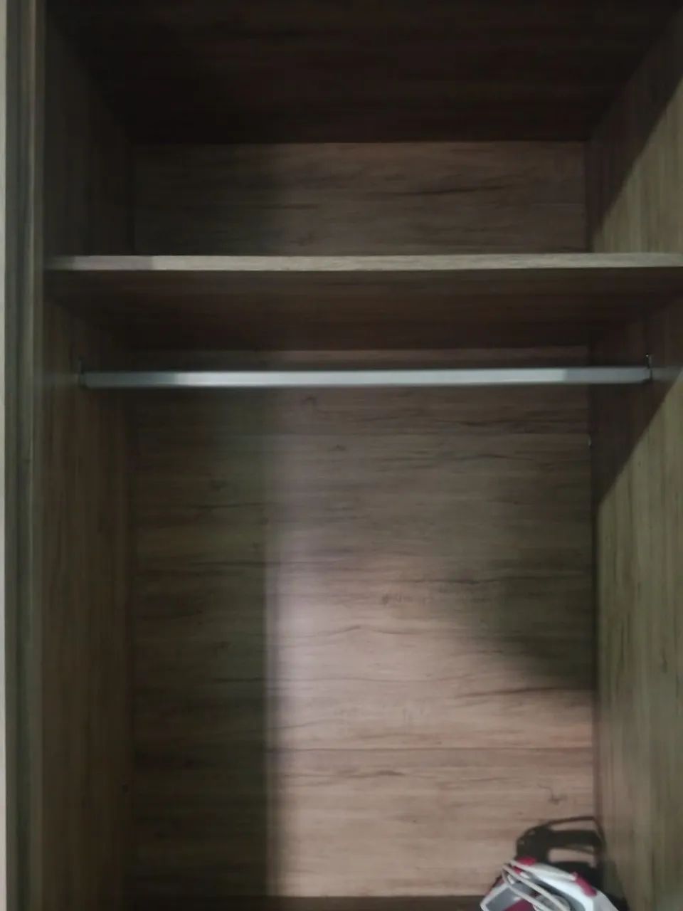 Vende guarda roupa 3 portas grandes de correr e com espelho 