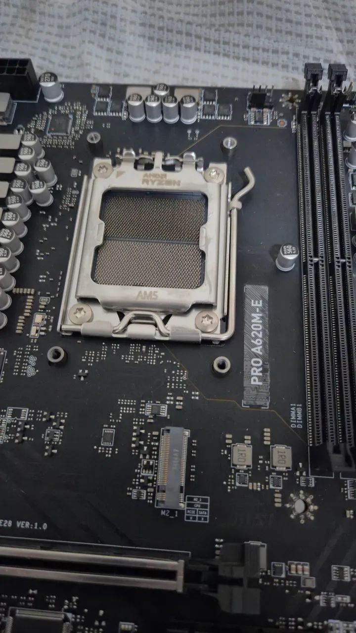 Placa mãe AM5 A620M-E MSI PRO - Foto 5