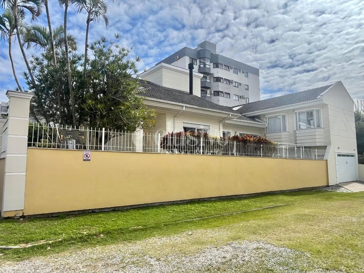 Casa 4 dormitórios (2 suítes) em Coqueiros - Foto 3