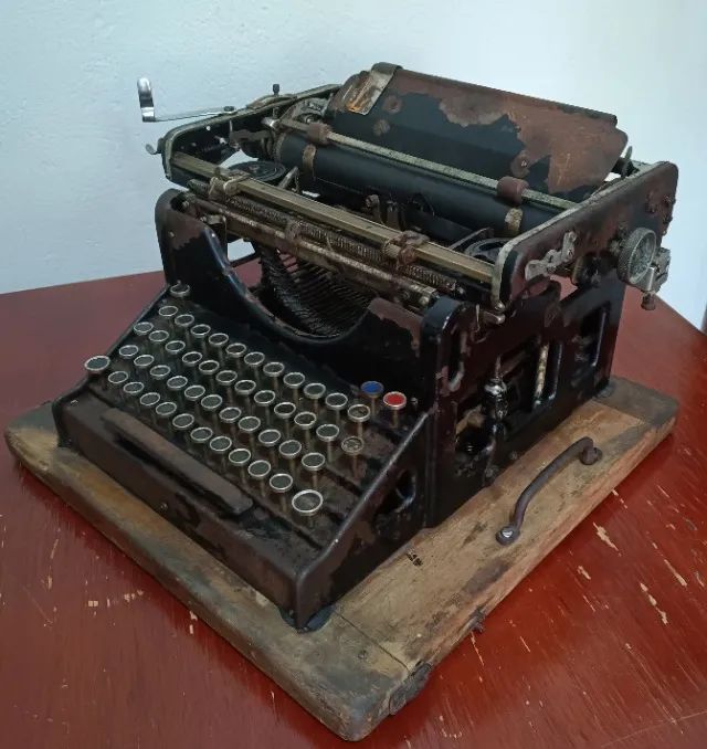 Máquina de escrever Olivetti M20 de 1926