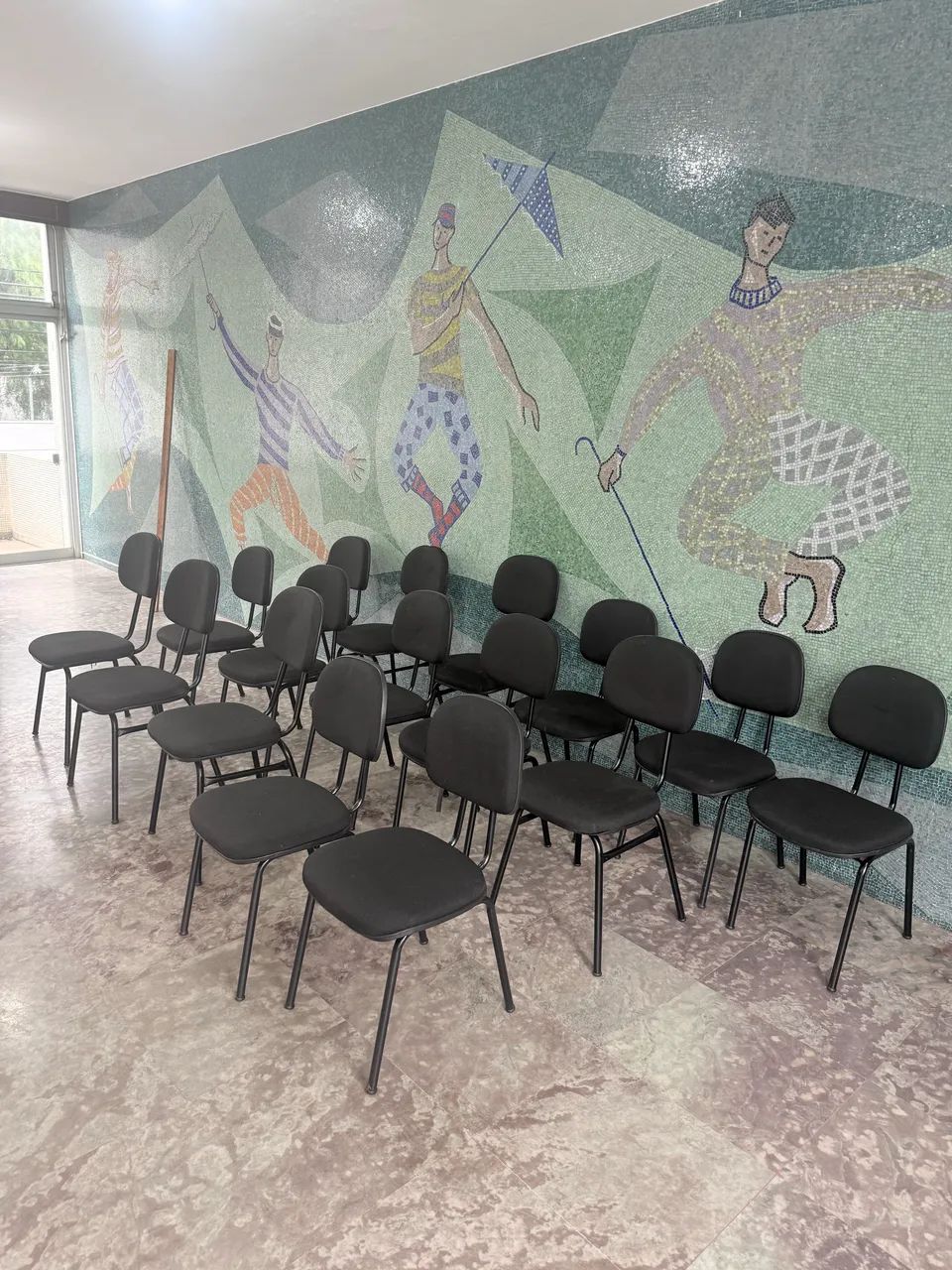 16 Cadeiras Estofadas Pretas - R$ 150 cada - Ótimo Estado - Foto 3