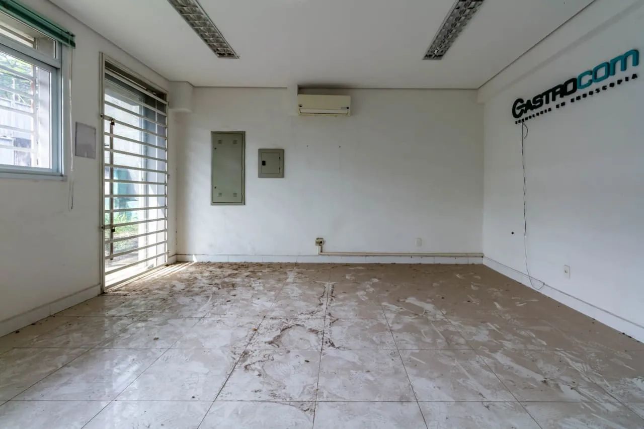 Casa comercial na Avenida General Valdomiro de Lima, 887  650 m² - Foto 4