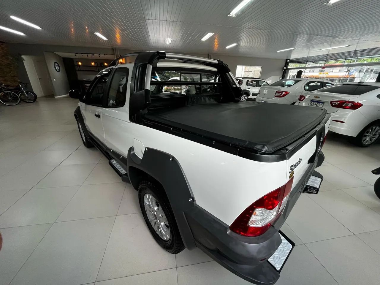 Fiat Strada Adventure1.8/ 1.8 Locker Flex CD 2011 - Foto 2