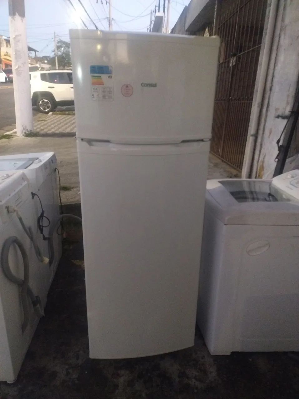 Geladeira Consul 334 litros funcionando perfeitamente 