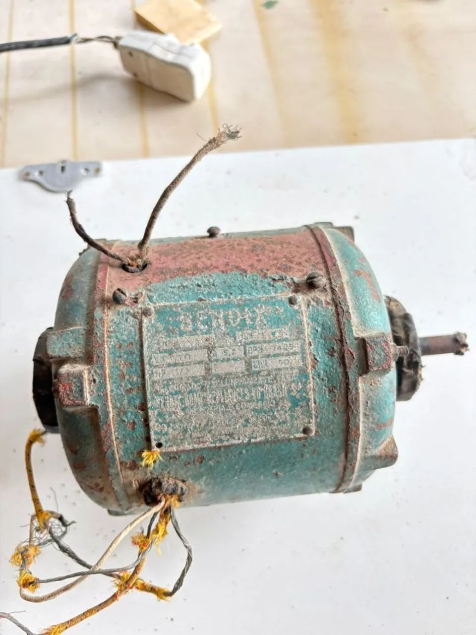 motor elétrico monofásico antigo