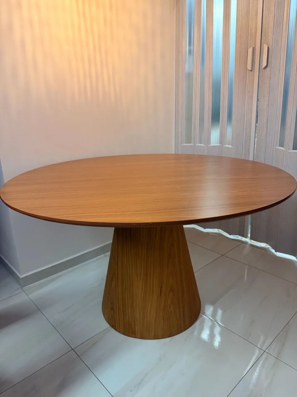 Mesa de jantar redonda cone 130cm  - Foto 4