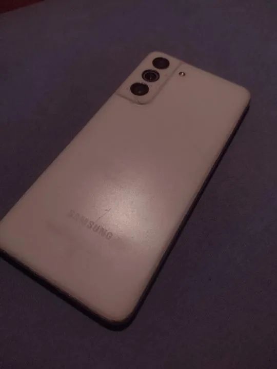 Vendo celular s21 fe 5g único detalhe as linhas na tela  - Foto 3