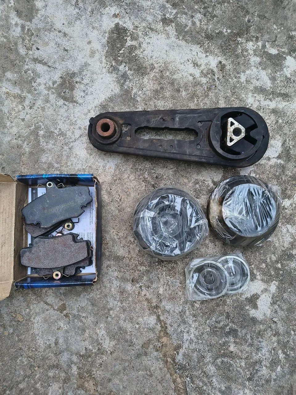 Coxim do motor, coxim do amortecedor e pastilhas de freio Logan/Sandero