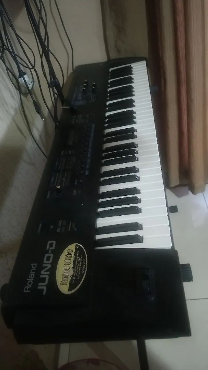Teclado Roland Juno D 