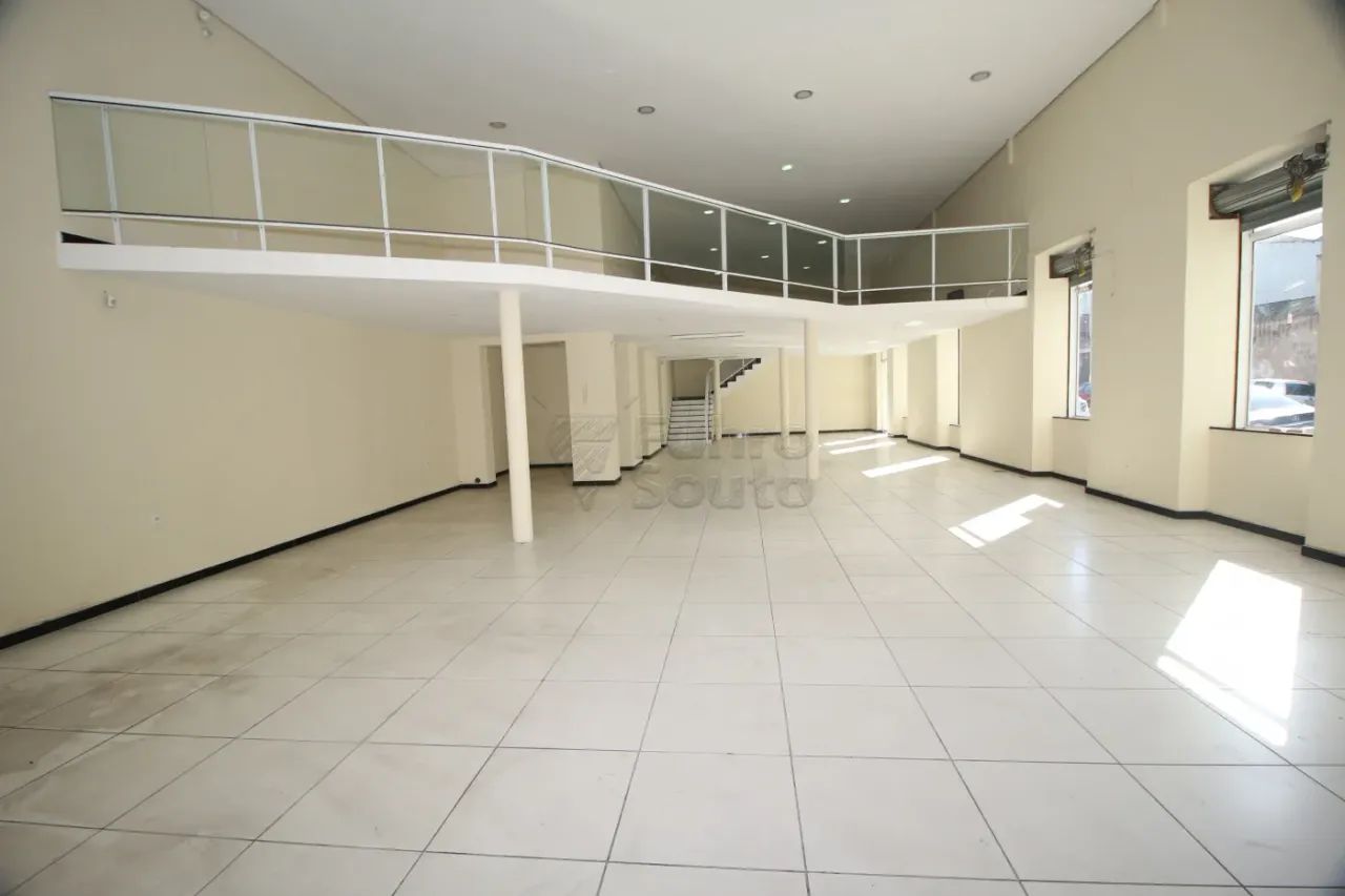 Aluguel de Prédio Comercial com Ampla Sala na Parte Inferior e Mezanino - Foto 2