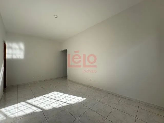 Casa para alugar no Jardim Piatã em Maringá, com 2 quartos e 2 vagas de garagem - Foto 3